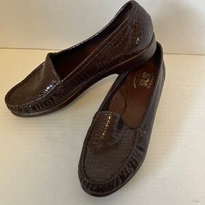 SAS Crocodile Textured Loafers  (size 7M)